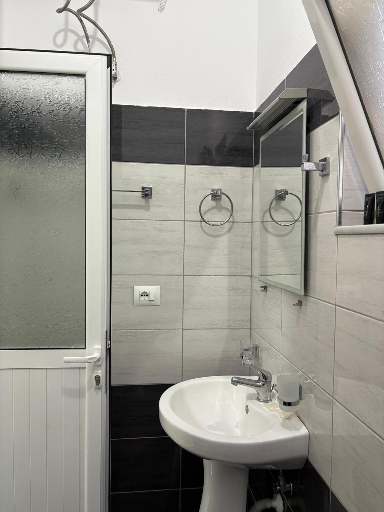 Xhonis Apartments Ksamil Ngoại thất bức ảnh